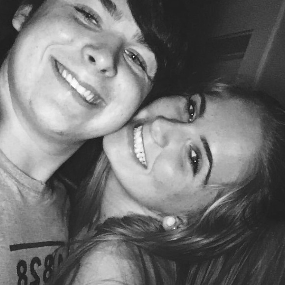 Meet your Posher, Kiersten - Picture 4 of 4